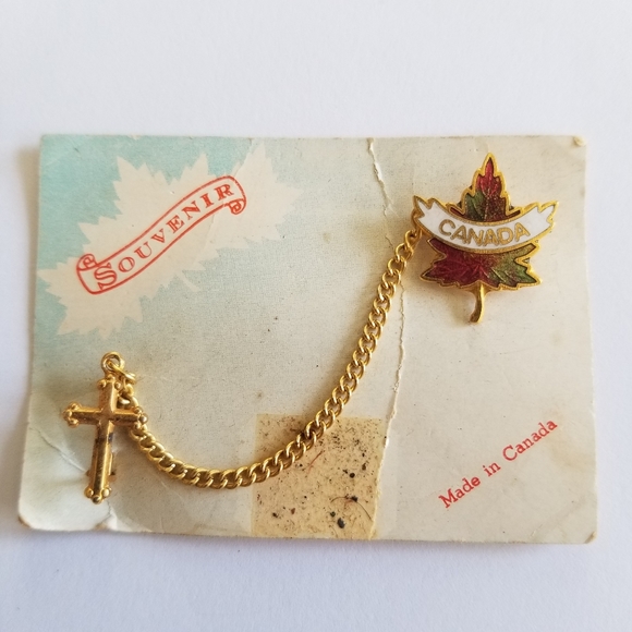 Vintage Canada souvenir pin cross and maple leaf connected by chain gold tone - Picture 6 of 9